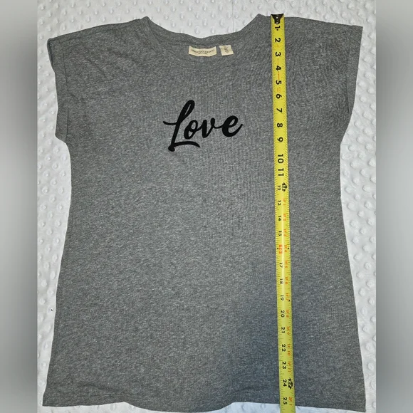 Christian Siriano Shirt Womens Medium Gray Love Graphic Cap Sleeve Top Jersey - Picture 4 of 5
